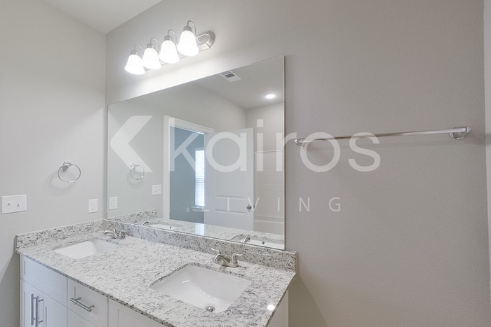 Building Photo - 13730 Willowmore Dr