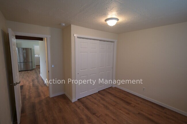 Building Photo - Updated Single-Level Home with Spacious Interior & Covered Parking