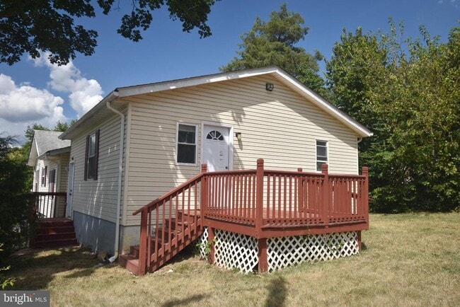 Building Photo - 709 3rd St