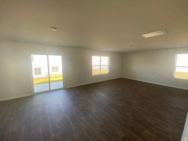 Building Photo - 407 Sea Breeze Dr