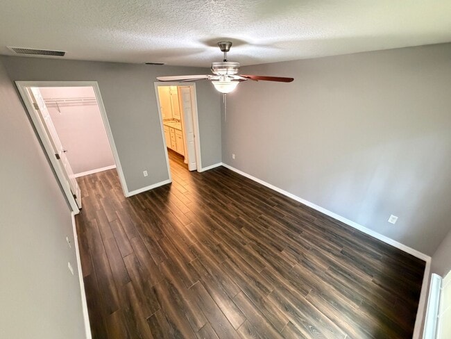 Building Photo - AWESOME 3/2 w/ office HOME in Deltona! You need to check this out!