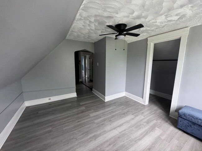 Building Photo - 11521 Tuscora Ave