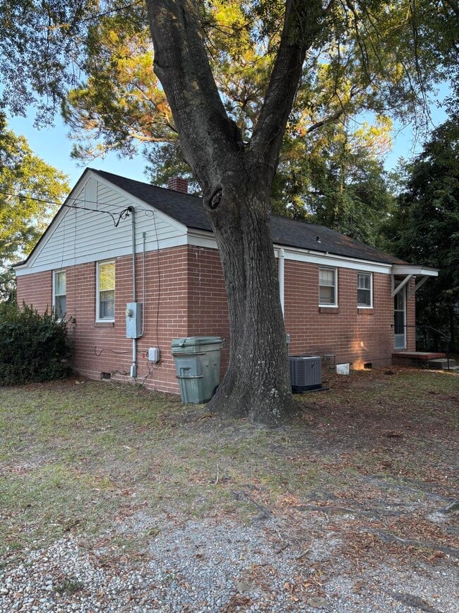 Building Photo - 901 Miller Rd