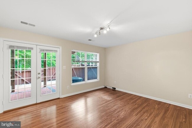 Building Photo - 8108 Dove Cottage Ct