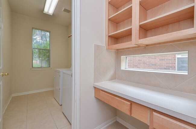 Building Photo - 15119 Newfield Bridge Ln