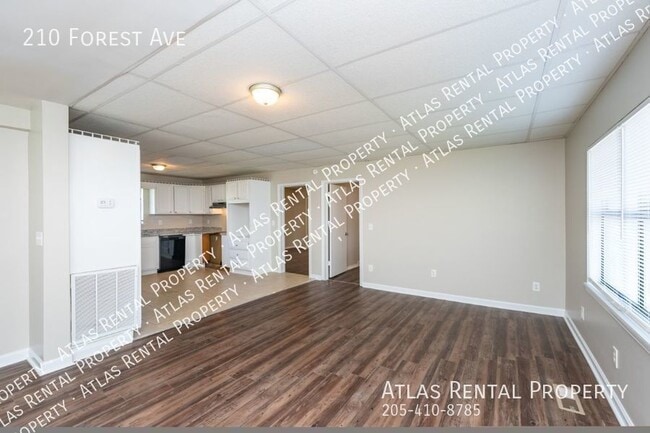 Building Photo - 210 Forest Ave