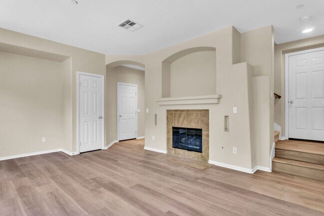 Building Photo - Beautiful townhome in Mission Valley!  Ava...
