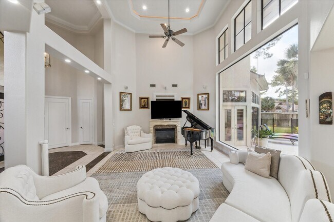 Building Photo - 600 Royal Oaks Dr