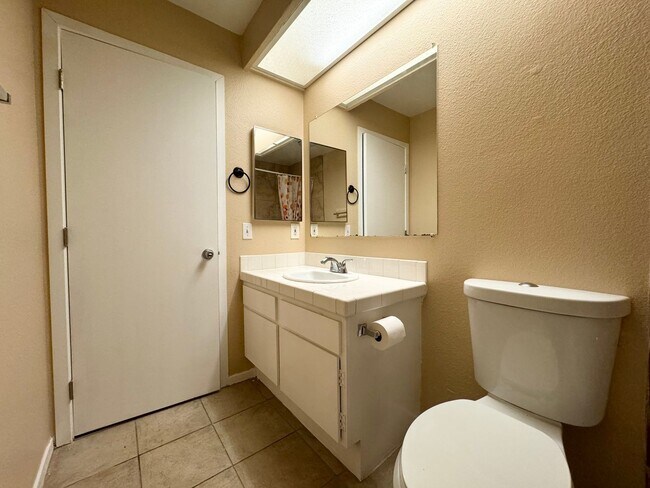 Building Photo - AVAILABLE NOW!! Charming UPSTAIRS 2 Bed/ 1 Bath Condo in Indio!!