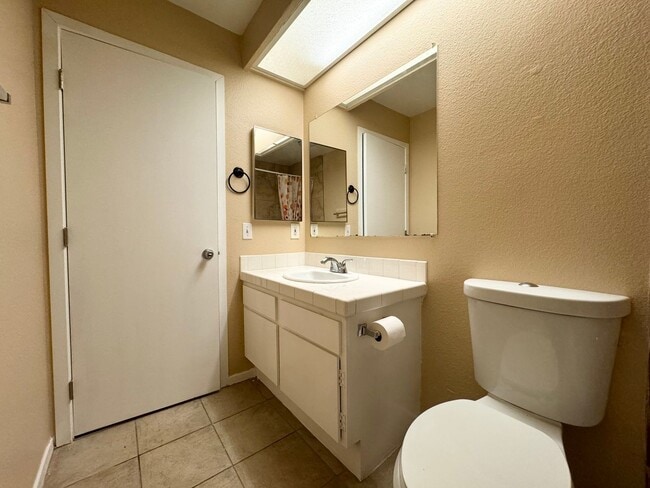 Building Photo - COMING SOON!! Charming UPSTAIRS 2 Bed/ 1 Bath Condo in Indio!!