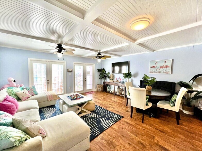 Building Photo - 4013 Saxon Dr