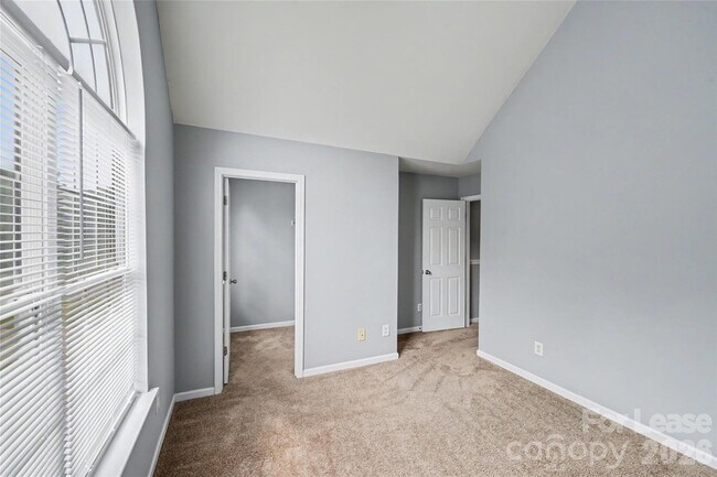 Building Photo - 10521 Barvas St