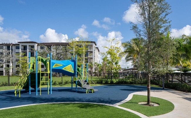 Building Photo - 1874 Heron Club Dr