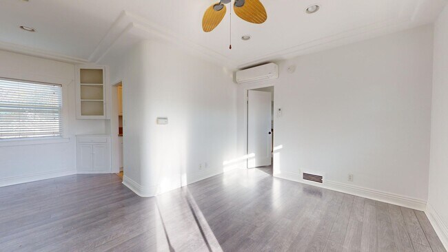 Building Photo - One Bedroom Available for Long Term Rent at the Tropicana Apartments in Coronado!