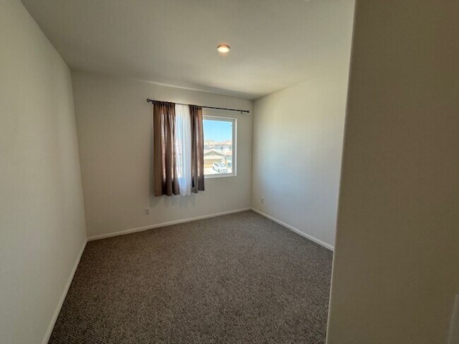 Building Photo - 2917 La Calle Audaz Ave
