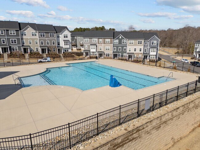 Building Photo - Modern 5-Bed, 4-Bath Family Home with Garage & Pool Access – Devon Square