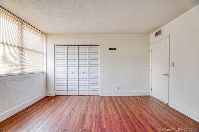 Building Photo - 9001 SW 77th Ave