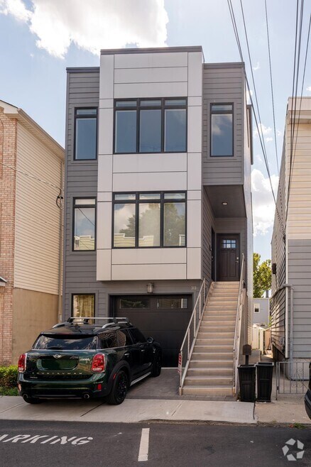 Building Photo - 313 Winfield Ave