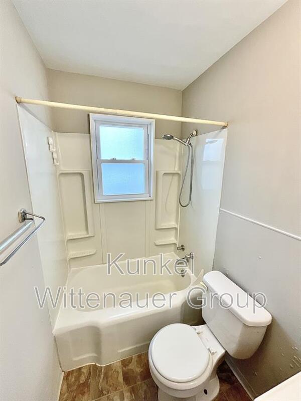 Building Photo - 1 Hickory Ct