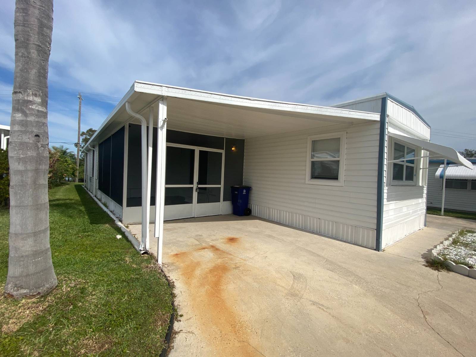 Building Photo - 12 Shoreland Dr