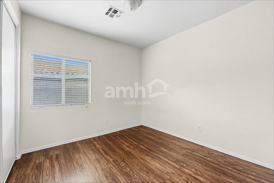 Building Photo - 5706 E Forge Cir