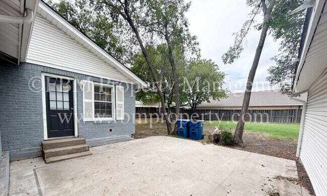 Building Photo - 212 W Marshall St