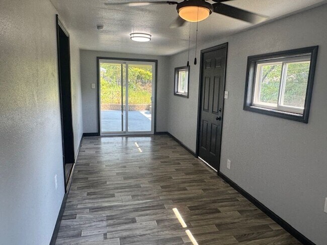 Building Photo - Three Bedroom, One Bath