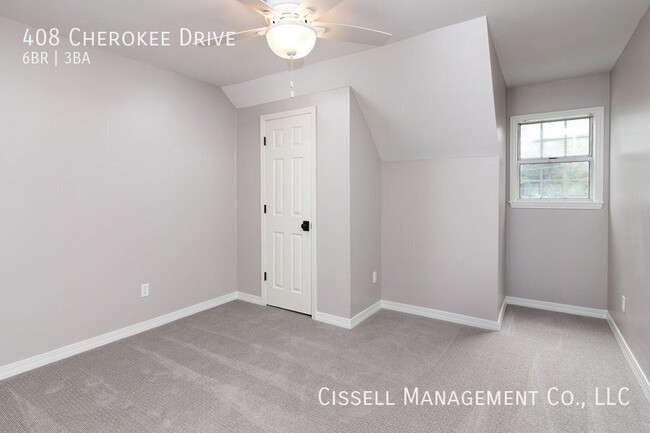 Building Photo - 408 Cherokee Dr