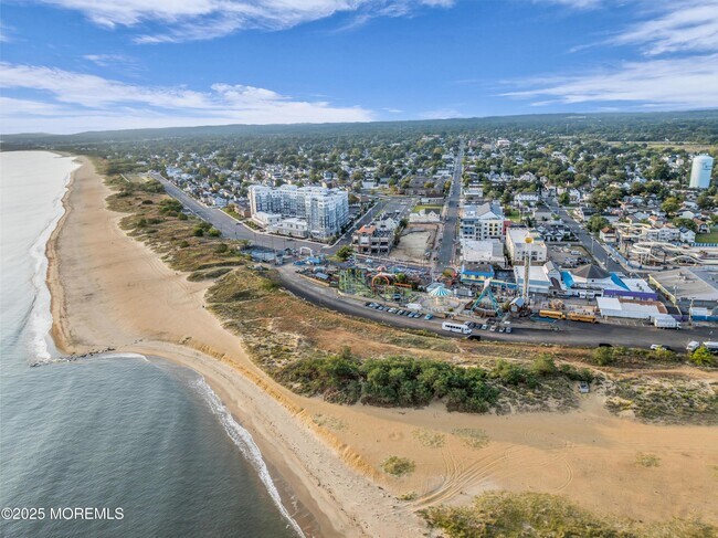 Building Photo - 177 Creek Rd