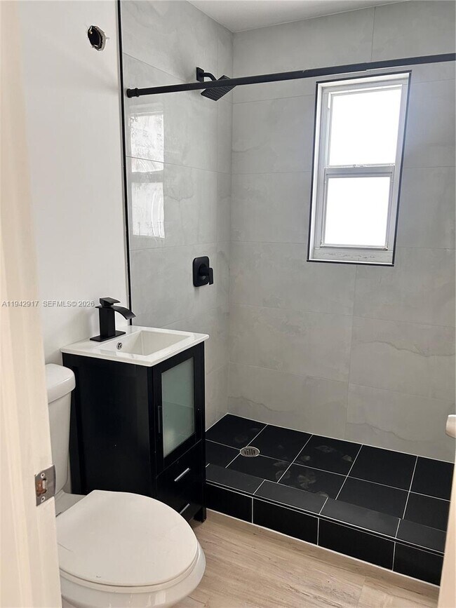 Building Photo - 7207 Bay Dr