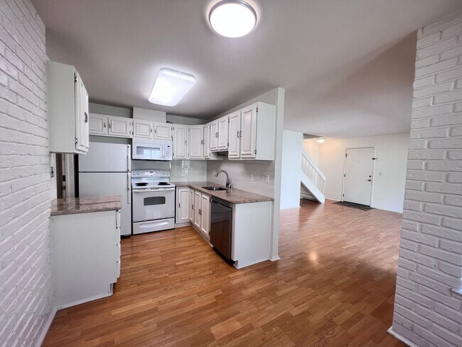 Building Photo - BRIGHT & SPACIOUS 3BD/2BA TOWNHOME IN PLEASANTON CA!!!