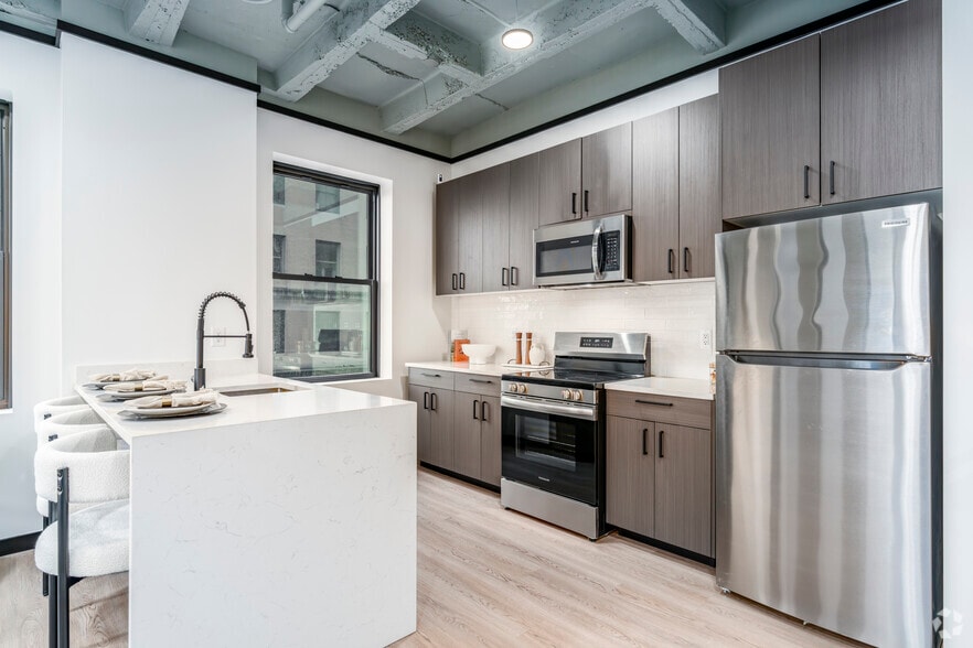Interior Photo - 28 N