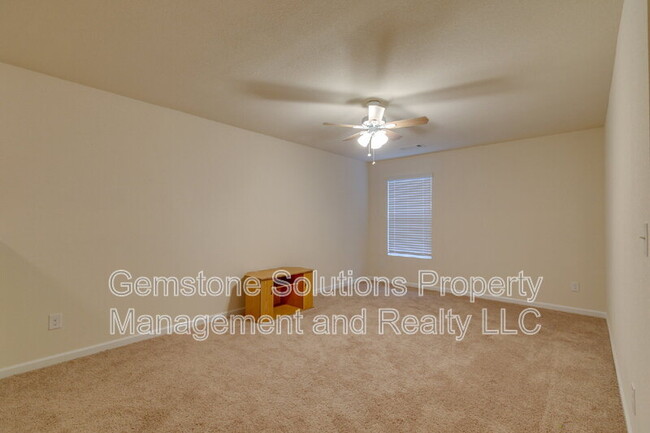 Building Photo - 2508 Queen Bee Dr
