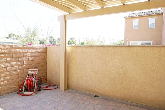 Building Photo - 639 Calle Vibrante