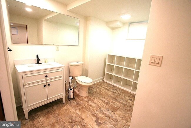 Building Photo - 10104 Towhee Ave