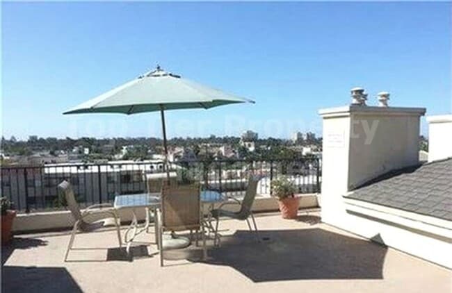 Building Photo - $1000 Move in Discount***Beautiful 2 bed/2 bath Condo in the Heart of Hillcrest - Available NOW*