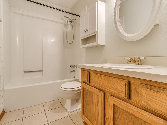 Building Photo - Adorable duplex in Norman