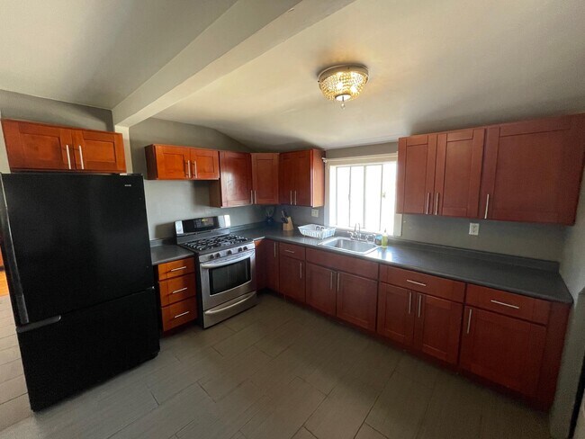kitchen - 1230 Burnett St