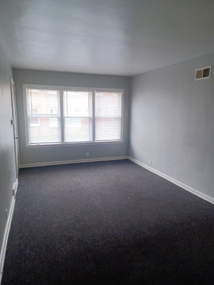 Primary Photo - 2605 W Victory Ln