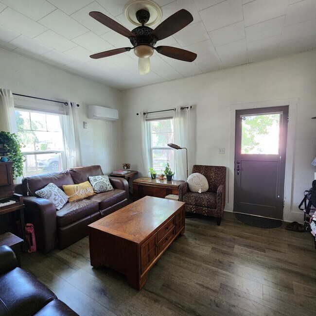 Building Photo - 1018 Court St