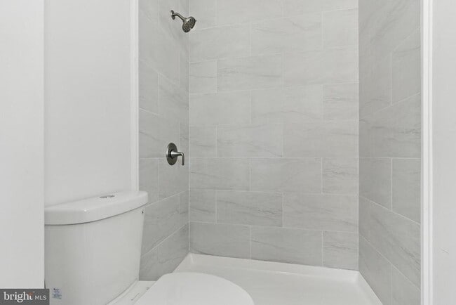 Building Photo - 428 S 56th St