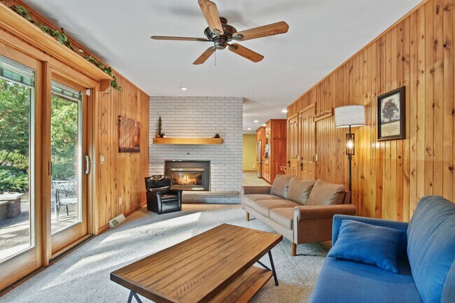 Building Photo - 1889 Paddock Pl