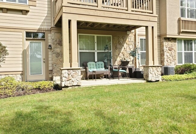 Building Photo - 1914 Crenshaw Cir