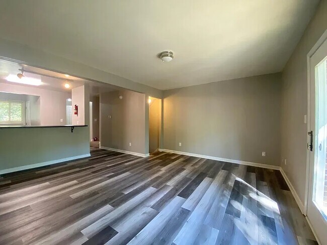 Building Photo - 1009 W Cascade Ave