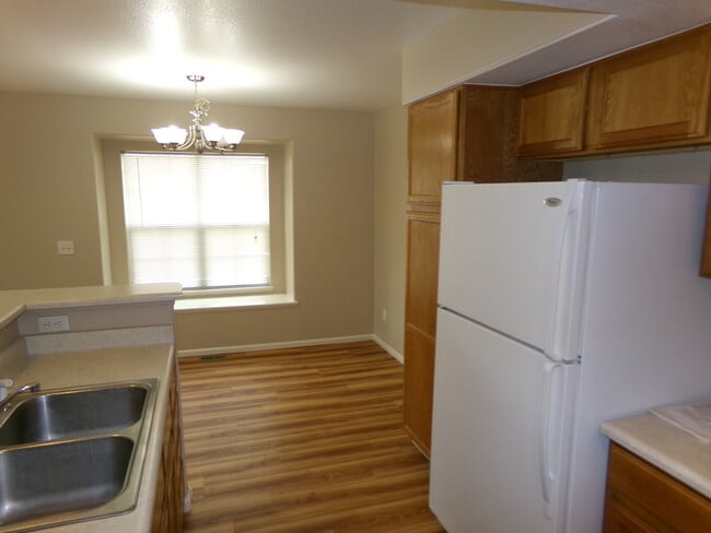 Building Photo - 844 Apex Dr