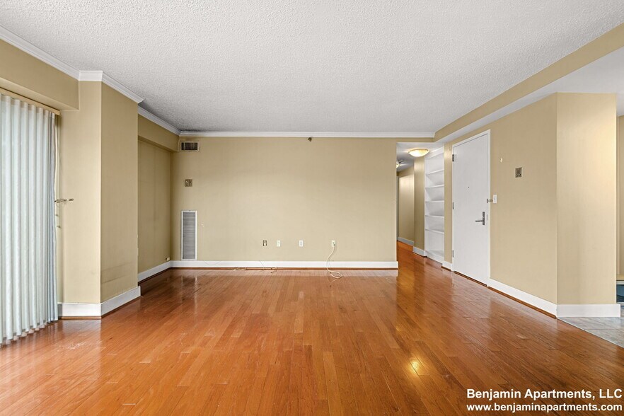 Building Photo - 15 North Beacon St