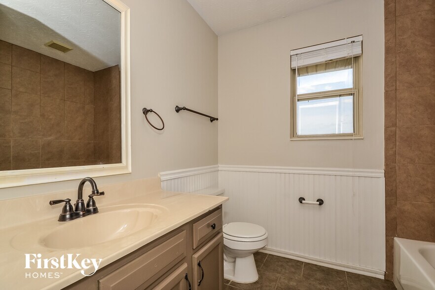 Building Photo - 5456 Shady Meadows Dr