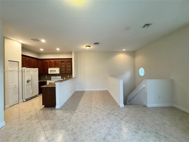 Building Photo - 5819 Hampton Hills Blvd
