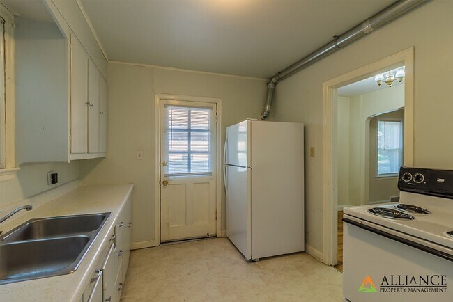 Building Photo - 1734 Laramie St