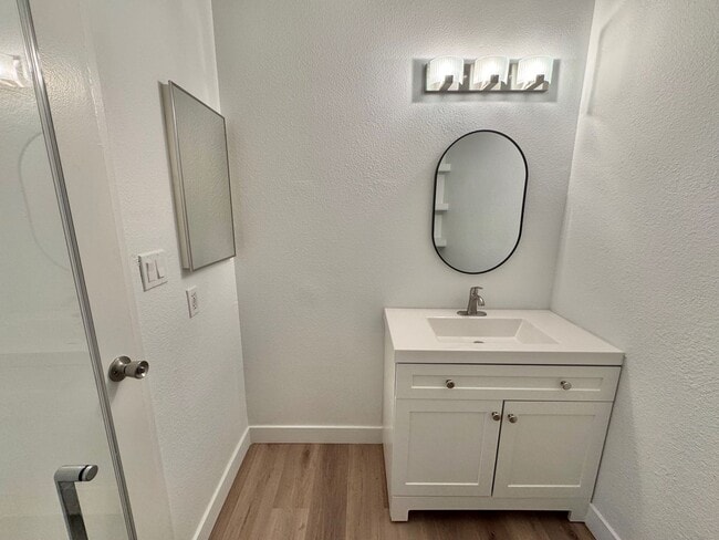 Building Photo - BRIGHT 2-BEDROOM CONDO NEAR STRIP & UNLV W/ PRIVATE BALCONY